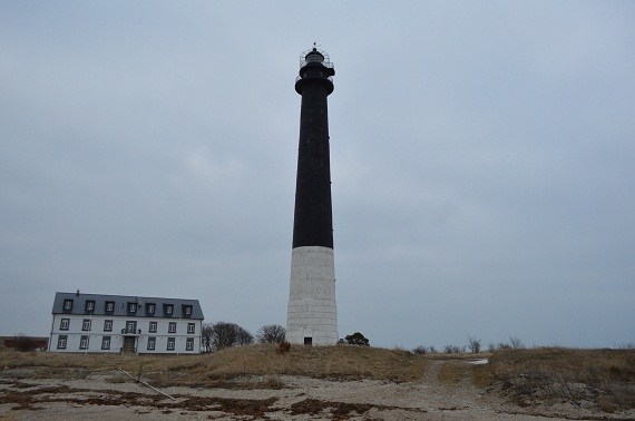 Der Leuchtturm von Sääre, mit traumhaft restaurierten Nebengebäuden. Der Leuchtturm von Sääre, mit traumhaft restaurierten Nebengebäuden.