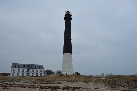 Der Leuchtturm von Sääre, mit traumhaft restaurierten Nebengebäuden.