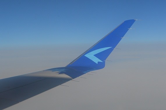 Das Winglet mit dem Logo der Airline. Die Flotte der Estonian Airlines ist zwar nicht sehr groß, dafür aber bunt gemischt. Zwischendurch flogen in Estland Saabs, Embraer, Bombardier und Boeings – wunderbar!