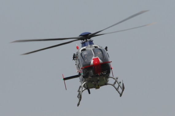 Auch ein H135 der Flugpolizei ist auf dem Airport Schwechat stationiert und in erhöhter Alarmbereitschaft.