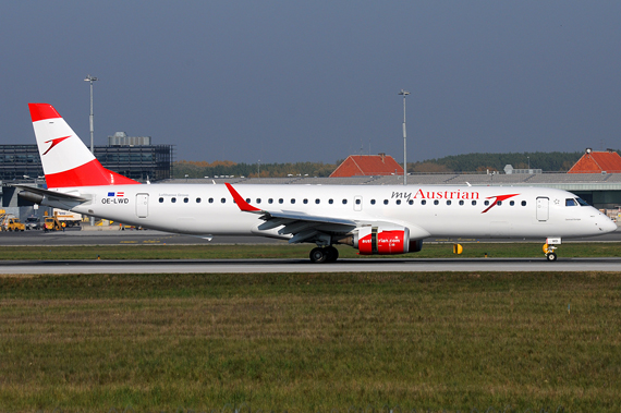 myAustrian Embraer 195 OE-LWD mit geöffneter Schubumkehr Landung - Foto Austrian Wings Media Crew