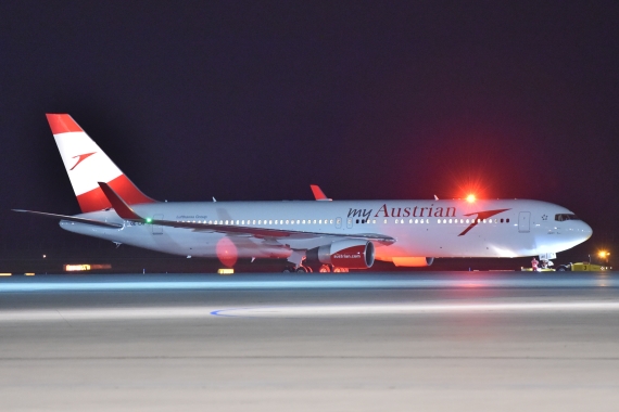AUA Austrian Airlines MyAustrian Boeing 767-300ER Foto Huber Austrian Wings Media Crew_1
