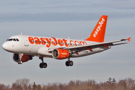 EAsyJet Airbus A319 Erstlandung Friedrichshafen 12122015 Foto Mathias Claus