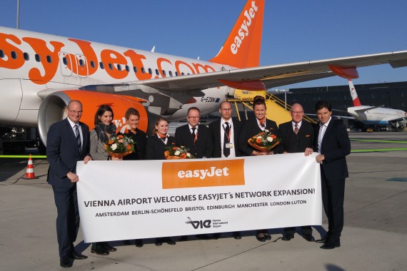 EasyJet Flugstreckeneröffnung Julian Jäger Transparent Foto Aig Austrian Wings Media Crew_1 EasyJet Flugstreckeneröffnung Julian Jäger Transparent Foto Aig Austrian Wings Media Crew_1
