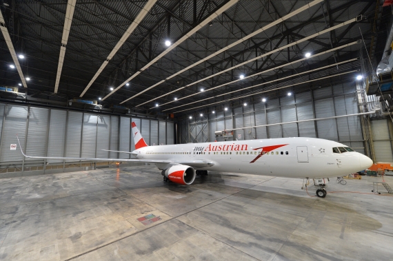 Im Hangar AUA Austrian Airlines MyAustrian Boeing 767-300ER Foto Huber Austrian Wings Media Crew