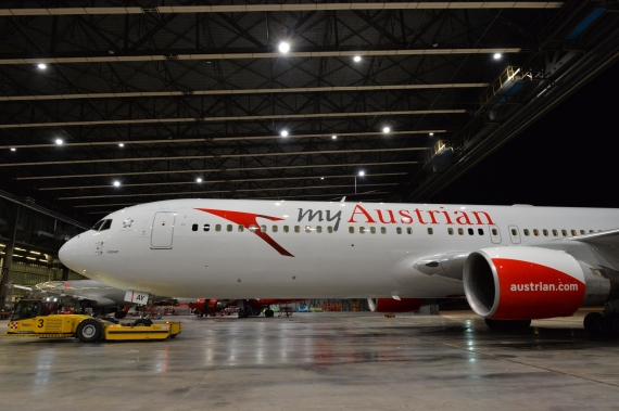 Im Hangar AUA Austrian Airlines MyAustrian Boeing 767-300ER Foto Huber Austrian Wings Media Crew_ Im Hangar AUA Austrian Airlines MyAustrian Boeing 767-300ER Foto Huber Austrian Wings Media Crew_