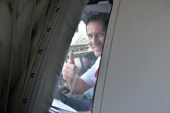 AUA Austrian Airlines Embraer Erstflug 04012016_Str_Foto Huber Austrian Wings Media Crew_Flottenchef Rudolf Buchsteiner