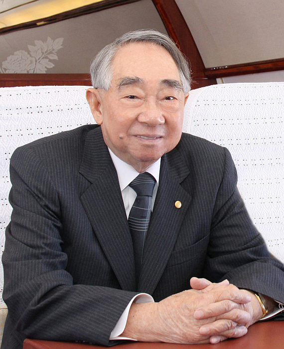 Dr Y.F. Chang (1) Credit EVA AIR Dr Y.F. Chang (1) Credit EVA AIR