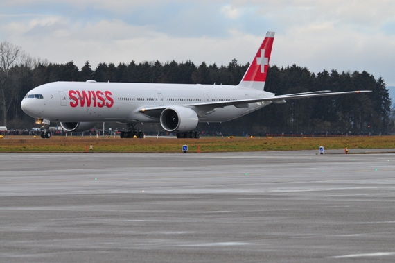 Erste SWISS Boeing 777-300ER HB-JNA Foto Andy Herzog_004