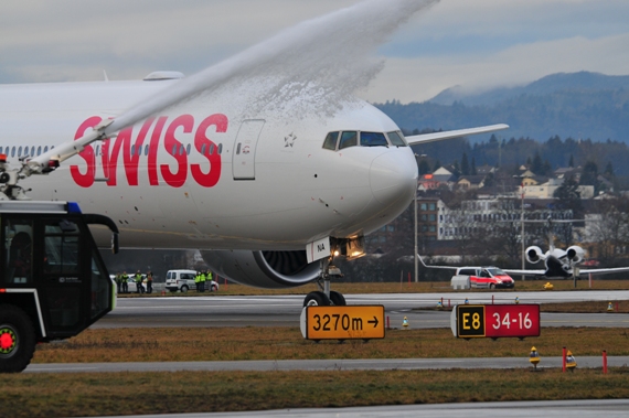 Erste SWISS Boeing 777-300ER HB-JNA Foto Andy Herzog_005