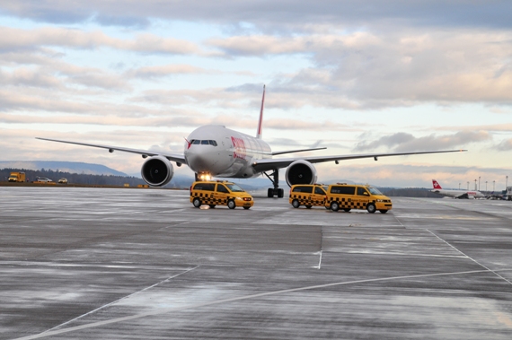 Erste SWISS Boeing 777-300ER HB-JNA Foto Andy Herzog_008