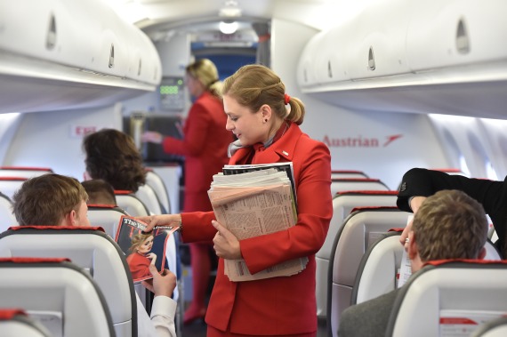 Flugbegleiter an Bord einer AUA-Maschine, Symbolbild - Foto: Huber / Austrian Wings Media Crew