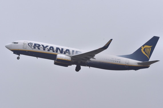 Salzburg Wintercharter 02012016 Huber Austrian Wings Media Crew EI-DWX Ryanair Boeing 737-800 DSC_0016