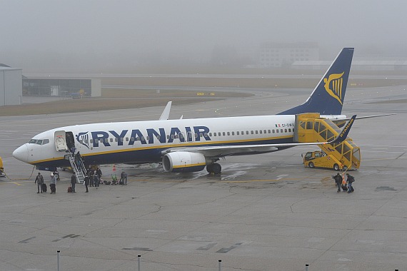 Salzburg Wintercharter 02012016 Huber Austrian Wings Media Crew EI-DWX Ryanair Boeing 737-800 Passagiere DSC_0368