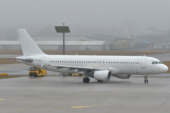 Dieser weiße A320 mit der Kennung LY-LCK gehört der Fluggesellschaft Smartlynx. Dieser weiße A320 mit der Kennung LY-LCK gehört der Fluggesellschaft Smartlynx.