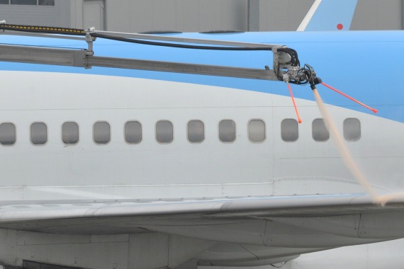 Symbolbild Sujetbild Deicing De-icing Enteisen Foto Huber Austrian Wings Media Crew