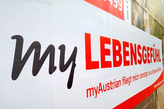 "myLebensgefühl" - Nicht nur die aktuelle AUA-Plakatkampagne als Teil ihrer Werbelinie stützt sich voll und ganz auf das "my", welches seinerseits nun auf den Flugzeugen wieder abgeschafft wird. - Foto: Austrian Wings Media Crew "myLebensgefühl" - Nicht nur die aktuelle AUA-Plakatkampagne als Teil ihrer Werbelinie stützt sich voll und ganz auf das "my", welches seinerseits nun auf den Flugzeugen wieder abgeschafft wird. - Foto: Austrian Wings Media Crew
