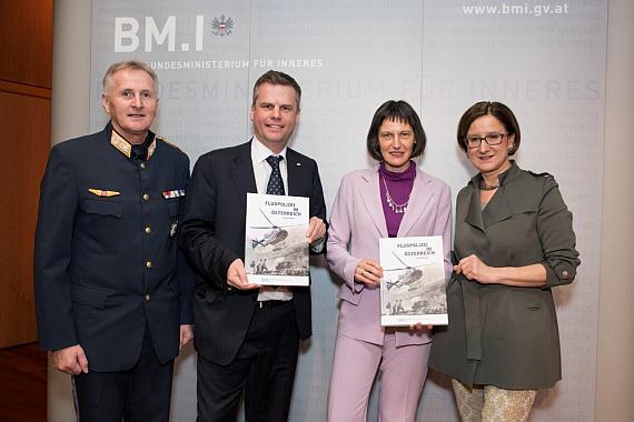 Von links nach rechts: Werner Senn, Peter Weichselbaum, Stefanie Grüssl, Johanna Mickl-Leitner - Foto: Bernhard Elbe / BMI