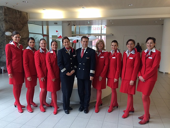 Die heutige Crew von OS 087 - Foto: AUA Die heutige Crew von OS 087 - Foto: AUA