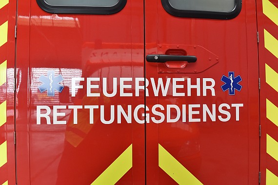 Air Berlin erachtet den Co-Piloten nach dem "Fume Event" bemerkenswerterweise als voll einsatzfähig. Tatsächlich im Einsatz stand allerdings der Rettungsdienst. - Sujetfoto: Huber / Austrian Wings Media Crew