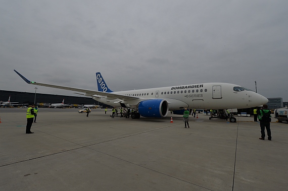 Erstlandung Bombardier CSeries CS100 Flughafen Wien 11032016 C-FFCO Foto Huber Austrian Wings Media Crew_003