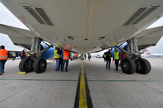 Erstlandung Bombardier CSeries CS100 Flughafen Wien 11032016 C-FFCO Foto Huber Austrian Wings Media Crew_005
