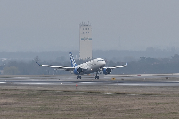 Erstlandung Bombardier CSeries CS100 Flughafen Wien 11032016 C-FFCO Foto Huber Austrian Wings Media Crew_021