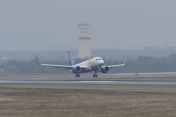 Erstlandung Bombardier CSeries CS100 Flughafen Wien 11032016 C-FFCO Foto Huber Austrian Wings Media Crew_021