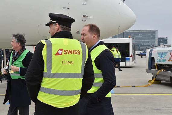 Erstlandung Bombardier CSeries CS100 Flughafen Wien 11032016 C-FFCO Foto Huber Austrian Wings Media Crew_031 SWSS Crew SWISS Pilot