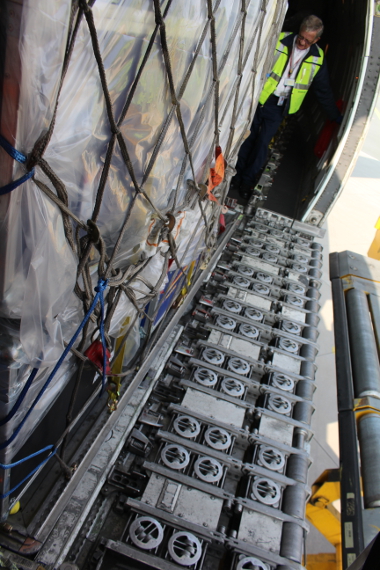Fotoreportage 747 Etihad in Graz Anlieferung Flugzeuge Red Bull Air Race Luftfracht Cargo Symbolbild Sujetbild Foto Christof Rainer Fotoreportage 747 Etihad in Graz Anlieferung Flugzeuge Red Bull Air Race Luftfracht Cargo Symbolbild Sujetbild Foto Christof Rainer