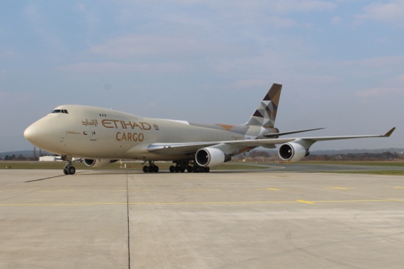 Fotoreportage 747 N476MC Etihad in Graz Anlieferung Flugzeuge Red Bull Air Race Foto Christof Rainer_002 Fotoreportage 747 N476MC Etihad in Graz Anlieferung Flugzeuge Red Bull Air Race Foto Christof Rainer_002
