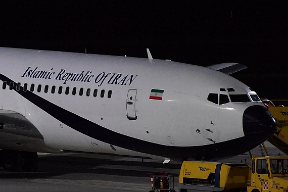 Nachtaufnahme Closeup Islamic Republic of Iran Boeing 707-300 Eyebrow Windows Foto Huber Austrian Wings Media Crew