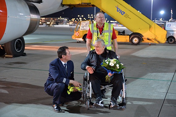 Der Copilot des A320 erzählte SAS-Urgestein Rudolf Lenz, dass ihn sein erster Flug bei SAS 1999 nach Wien geführt habe. Und nun habe er seinen zweiten Erstflug in die österreichische Hauptstadt durchgeführt.
