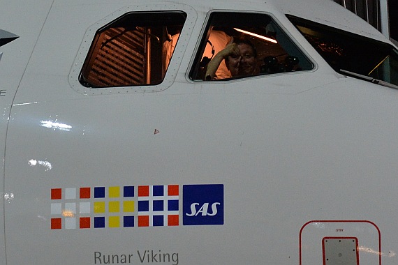 SAS Scandinavian Airlines Erstlandung Wien 24032016 Airbus A320 OY-KAY Foto Huber Austrian Wings Media Crew Runar Viking Erster Offizier