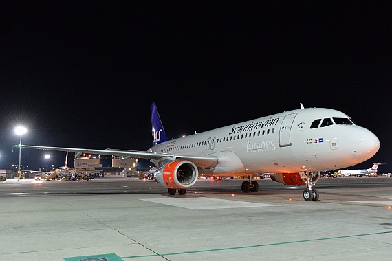 SAS Scandinavian Airlines Erstlandung Wien 24032016 Airbus A320 OY-KAY Foto Huber Austrian Wings Media Crew_001