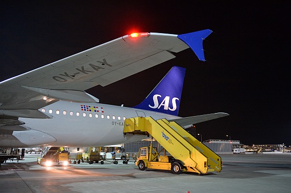 SAS Scandinavian Airlines Erstlandung Wien 24032016 Airbus A320 OY-KAY Foto Huber Austrian Wings Media Crew_003