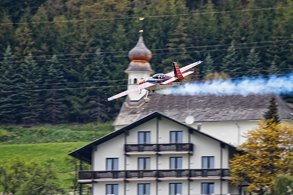 1_2KD73718_mini - Kirby Chambliss Red Bull Air Race Spielberg 2016 Foto Thomas Ranner