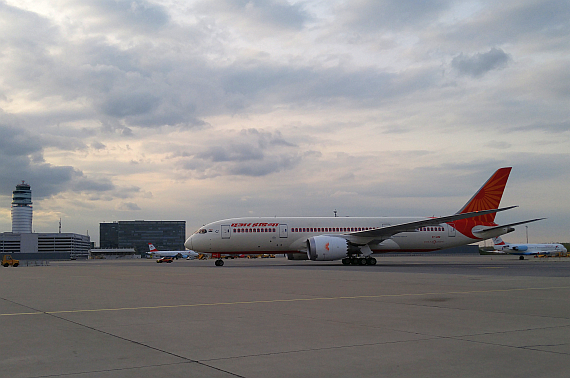 Air India Boeing 787-8 Dreamliner VT-ANE Erstlandung, Tower - Foto: N. Türkoglu / V-I-P.tv