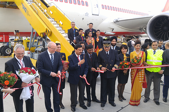 Air India Boeing 787-8 Dreamliner VT-ANE Erstlandung, Ribbon Cutting - Foto: N. Türkoglu / V-I-P.tv Air India Boeing 787-8 Dreamliner VT-ANE Erstlandung, Ribbon Cutting - Foto: N. Türkoglu / V-I-P.tv