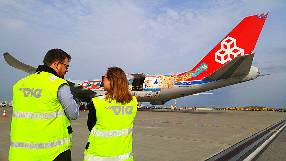 VIE Pressestelle & Cargolux B747-8 LX-VCM - Foto: Aigner / Austrian Wings Media Crew