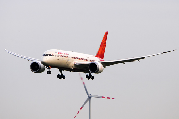 Air India Boeing 787-8 Dreamliner VT-ANE Erstlandung Anflug - Foto: Austrian Wings Media Crew