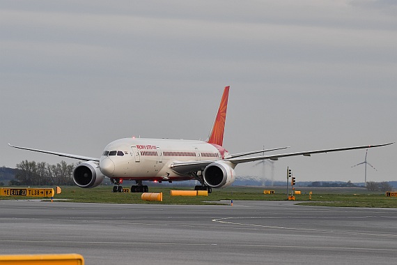 Air India Erstlandung Flughafen Wien 06042016 Boeing 787-8 VT-ANE Foto Huber Austrian Wings Media Crew_001