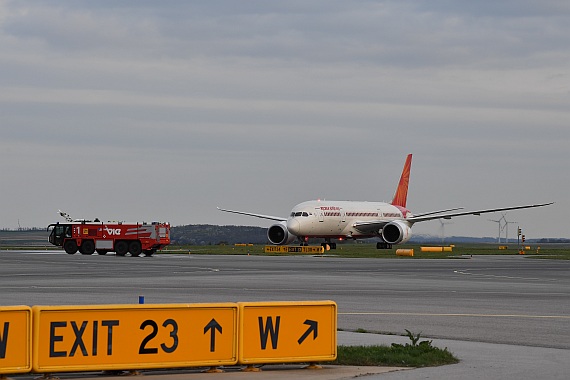 Air India Erstlandung Flughafen Wien 06042016 Boeing 787-8 VT-ANE Foto Huber Austrian Wings Media Crew_002