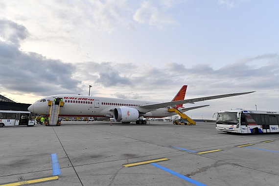 Air India Erstlandung Flughafen Wien 06042016 Boeing 787-8 VT-ANE Foto Huber Austrian Wings Media Crew_010