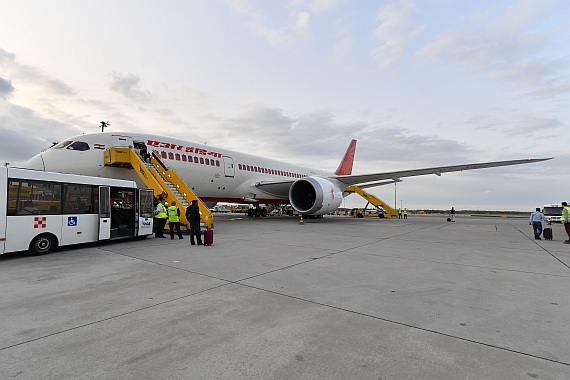Air India Erstlandung Flughafen Wien 06042016 Boeing 787-8 VT-ANE Foto Huber Austrian Wings Media Crew_011