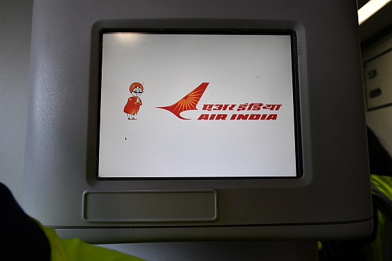Air India Erstlandung Flughafen Wien 06042016 Boeing 787-8 VT-ANE Foto Huber Austrian Wings Media Crew_016 Bildschirm