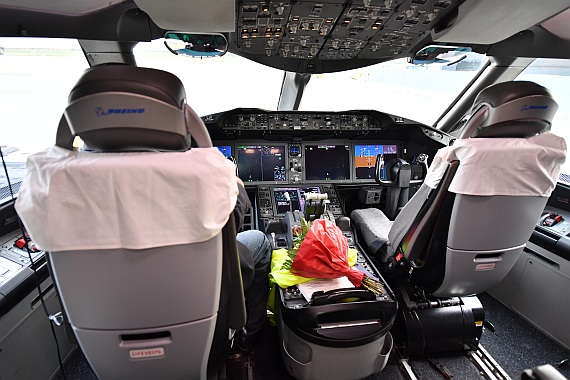 Air India Erstlandung Flughafen Wien 06042016 Boeing 787-8 VT-ANE Foto Huber Austrian Wings Media Crew_018 Cockpit