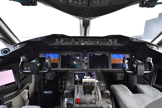 Air India Erstlandung Flughafen Wien 06042016 Boeing 787-8 VT-ANE Foto Huber Austrian Wings Media Crew_021 Cockpit