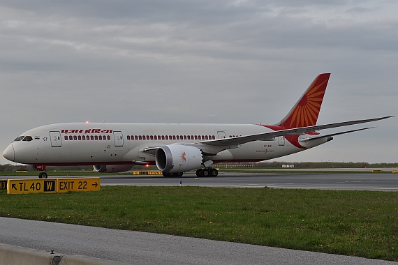 Air India Erstlandung Flughafen Wien 06042016 Boeing 787-8 VT-ANE Foto Huber Austrian Wings Media Crew_026