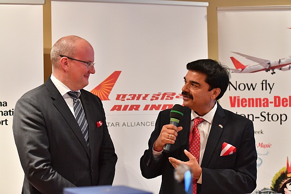 Der Air India Commercial Director bei seiner Ansprache. Der Air India Commercial Director bei seiner Ansprache.